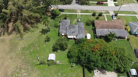27 NW 18th St, Homestead FL - photo 9 of 28