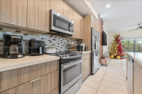 7809 NW 104th Ave 1, Doral FL - photo 7 of 33