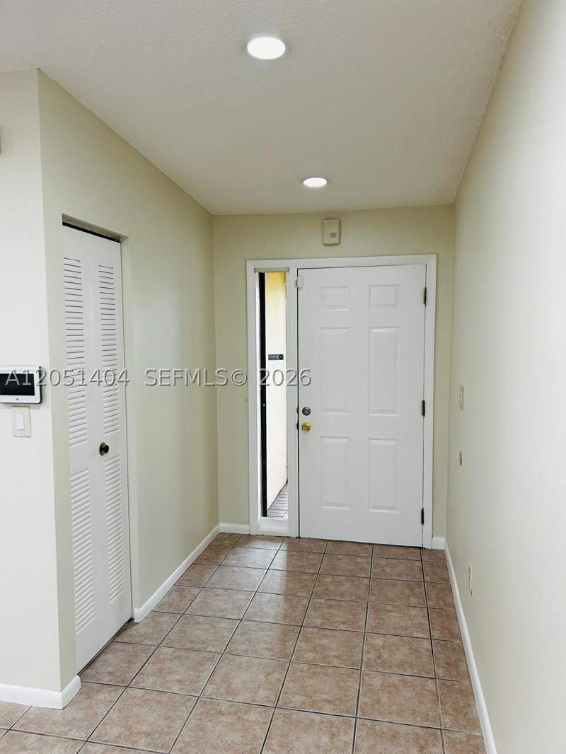 3 bedroom Townhouse at 6524 NW 188th Ln, Townhomes Of Country Lake, Hialeah — photo 2