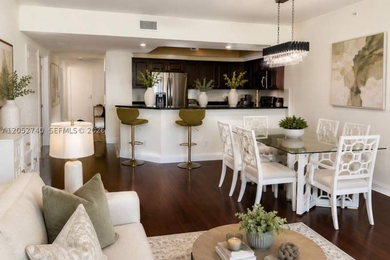 2 bedroom Condominium at 14951 Royal Oaks Ln 808, The Oaks I Condo, North Miami — photo 3