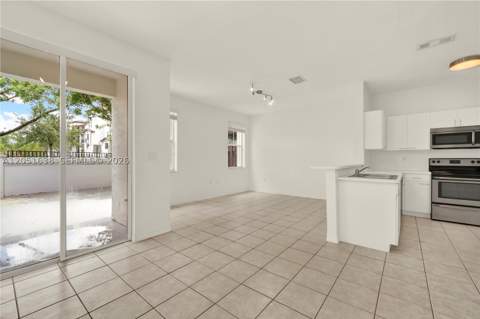11416 NW 43rd Ter, Doral FL - photo 17 of 45