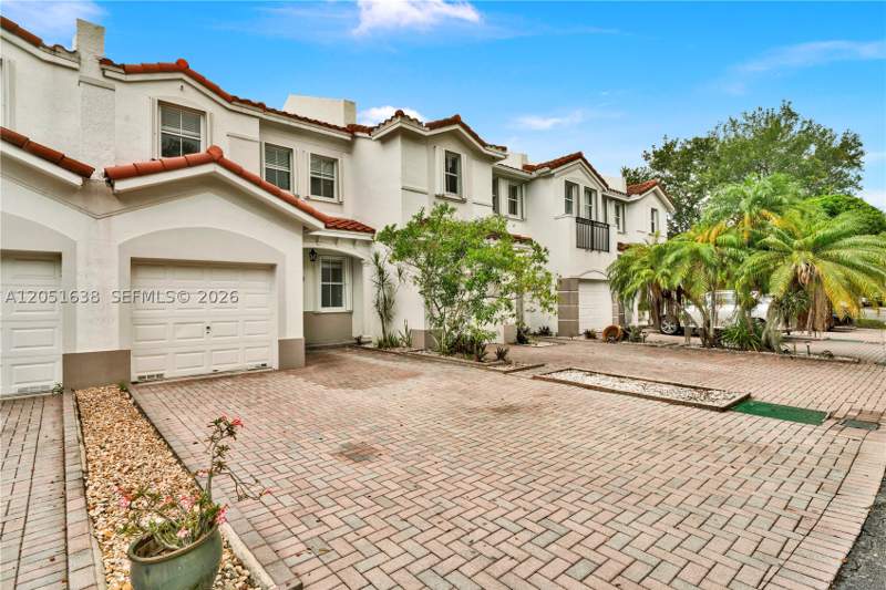 3 bedroom Townhouse at 11416 NW 43rd Ter, Sandcastles At Doral, Doral — photo 2