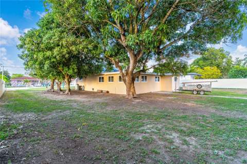559 NW 2nd St, Florida City FL - photo 10 of 34