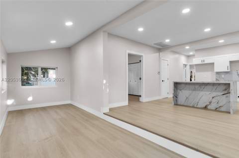 559 NW 2nd St, Florida City FL - photo 13 of 34