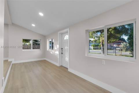 559 NW 2nd St, Florida City FL - photo 14 of 34
