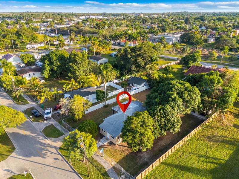 8 bedroom SingleFamilyResidence at 559 NW 2nd St, Town Of Florida City, Florida City — photo 4