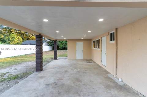 559 NW 2nd St, Florida City FL - photo 6 of 34
