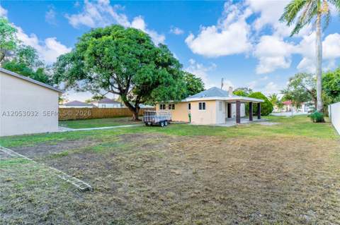 559 NW 2nd St, Florida City FL - photo 8 of 34