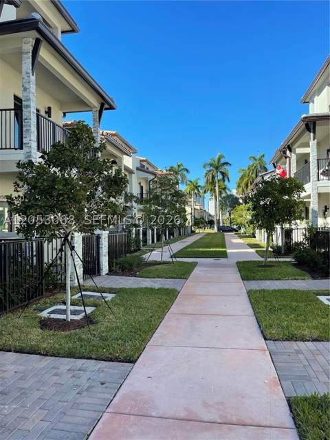 4576 NW 83rd Path, Doral FL - photo 13 of 16