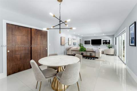 11721 Jacaranda Pl, Coral Gables FL - photo 10 of 31