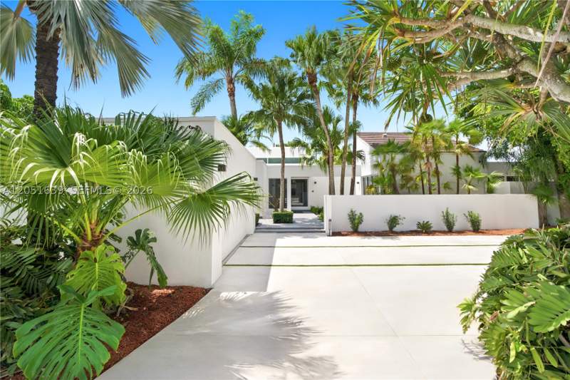 5 bedroom SingleFamilyResidence at 10420 SW 64th St, Miller Drive Estates, Miami — photo 2