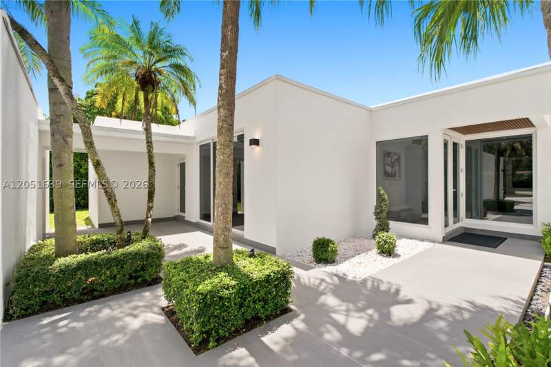 5 bedroom SingleFamilyResidence at 10420 SW 64th St, Miller Drive Estates, Miami — photo 3