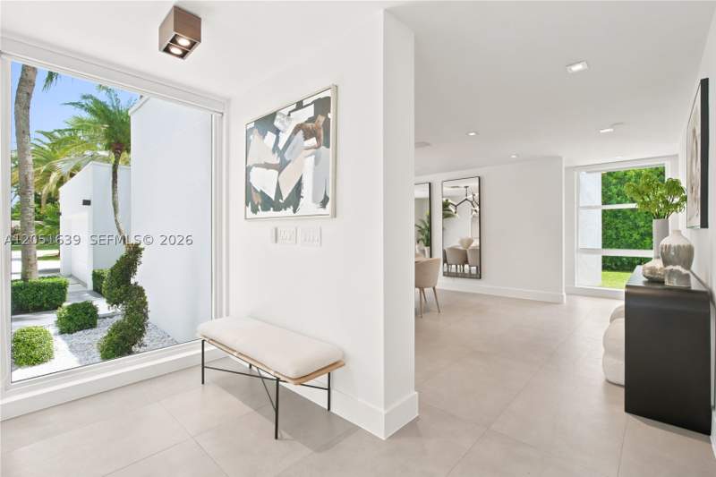 5 bedroom SingleFamilyResidence at 10420 SW 64th St, Miller Drive Estates, Miami — photo 4
