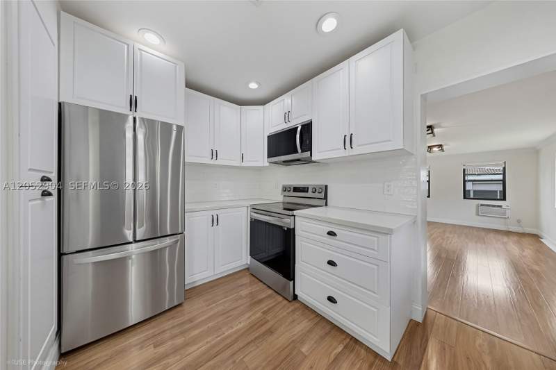 3 bedroom SingleFamilyResidence at 3640 SW 11th St, Tamiami Pines, Miami — photo 4