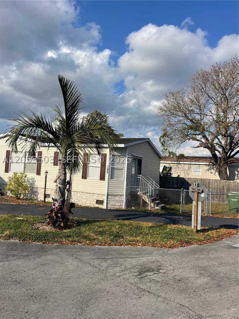3 bedroom MobileHome at 220 NE 12th Ave Lot 160, Cocowalk Estates, Homestead — photo 2