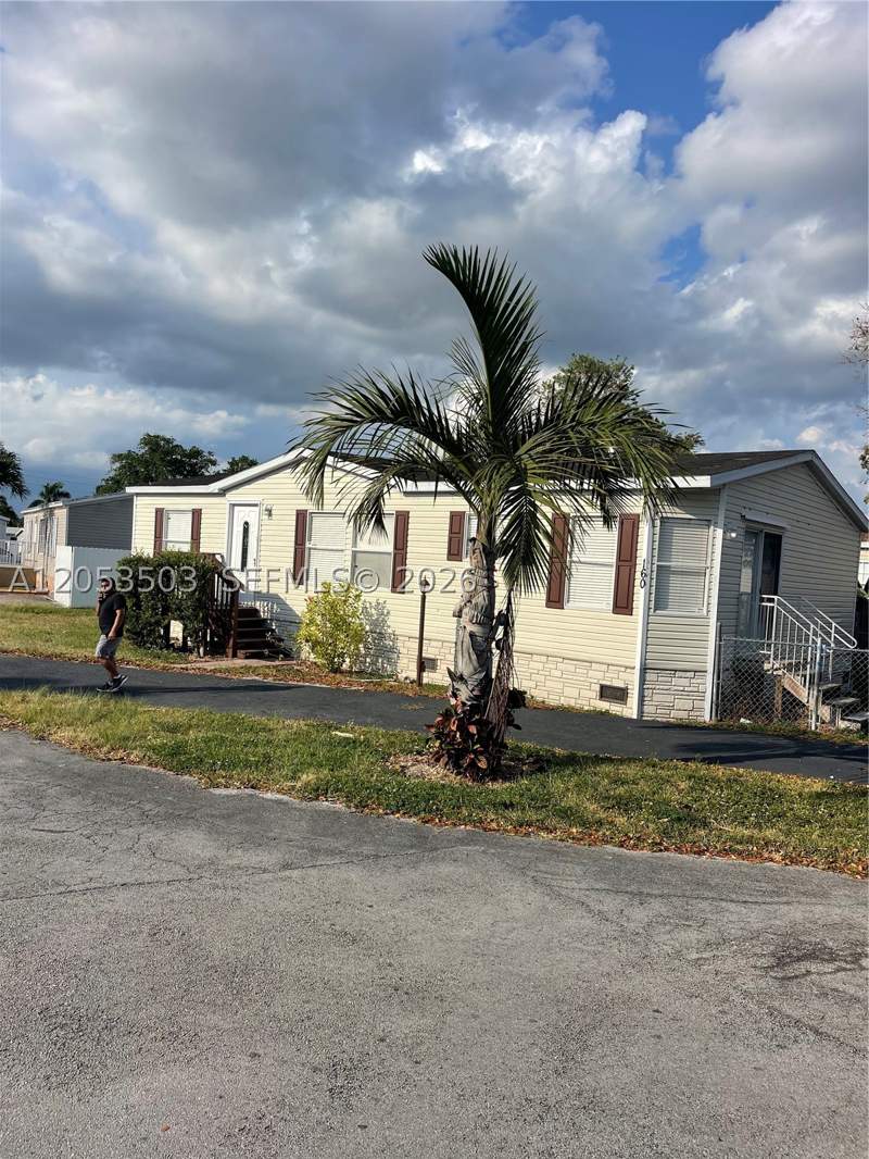3 bedroom MobileHome at 220 NE 12th Ave Lot 160, Cocowalk Estates, Homestead — photo 3