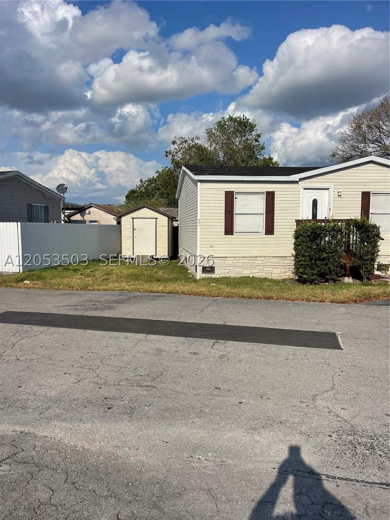 3 bedroom MobileHome at 220 NE 12th Ave Lot 160, Cocowalk Estates, Homestead — photo 5