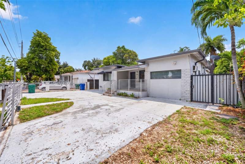 5 bedroom SingleFamilyResidence at 2360 SW 2nd St, Revision Of Kenilworth, Miami — photo 3