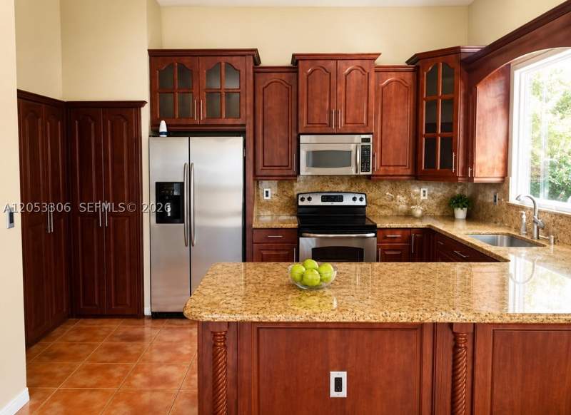 4 bedroom SingleFamilyResidence at 16032 SW 101st Ter, Garden Hills West, Miami — photo 3
