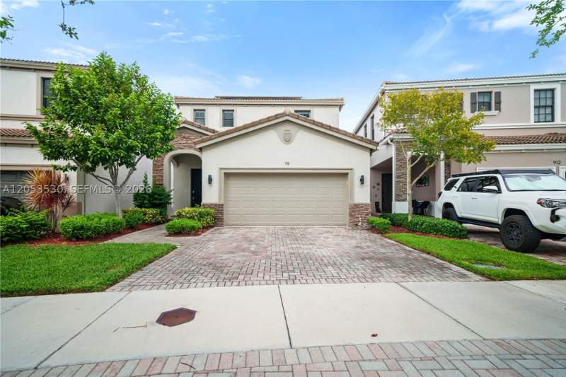 4 bedroom SingleFamilyResidence at 918 NE 191st St, Champion Lakes, Miami — photo 2
