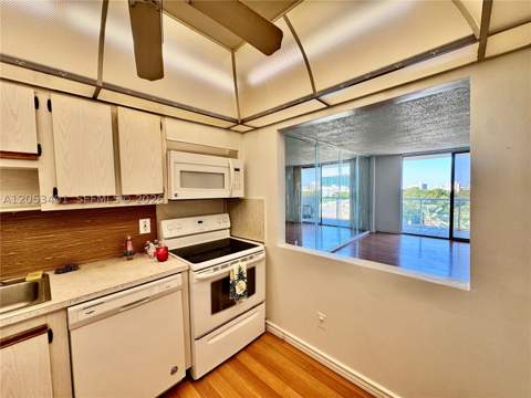 13499 Biscayne Blvd 703, North Miami FL - photo 12 of 39