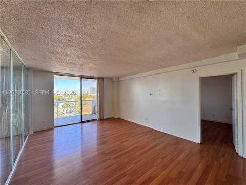 13499 Biscayne Blvd 703, North Miami FL - photo 18 of 39
