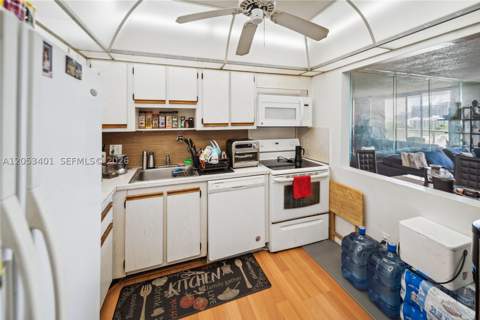 13499 Biscayne Blvd 703, North Miami FL - photo 21 of 39
