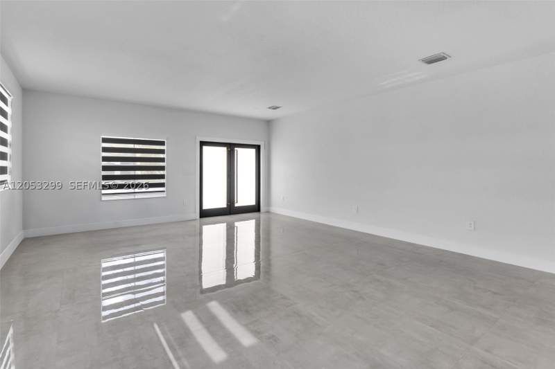 5 bedroom SingleFamilyResidence at 12765 SW 210th Ter, Siena North, Miami — photo 5