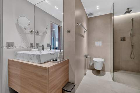 300 Bayview Dr 916, Sunny Isles Beach FL - photo 19 of 38