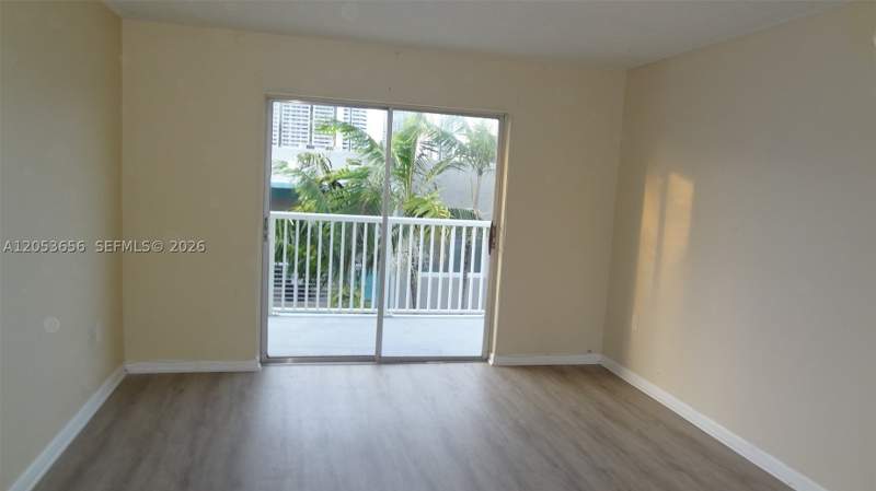 1 bedroom Condominium at 3527 NE 168th St 407, Sunshores Condo, North Miami Beach — photo 5