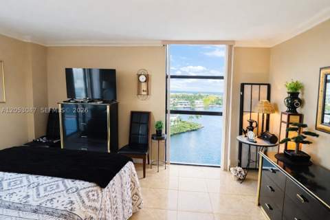 20505 E Country Club Dr 1033, Aventura FL - photo 11 of 15