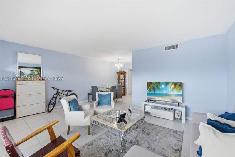 1 bedroom Condominium at 1450 NE 170th St 209, Floridian Arms Condo, North Miami Beach — photo 3