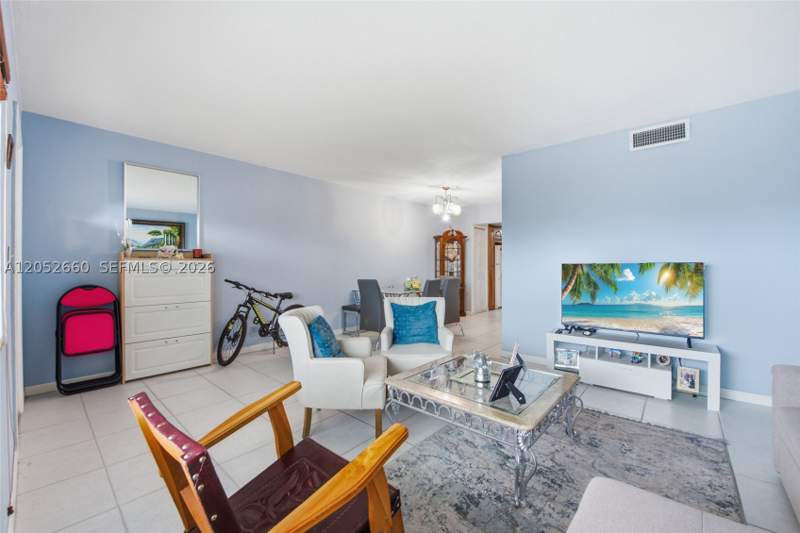 1 bedroom Condominium at 1450 NE 170th St 209, Floridian Arms Condo, North Miami Beach — photo 4