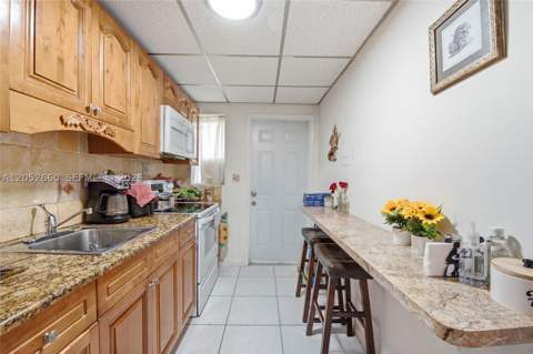 1450 NE 170th St 209, North Miami Beach FL - photo 6 of 46