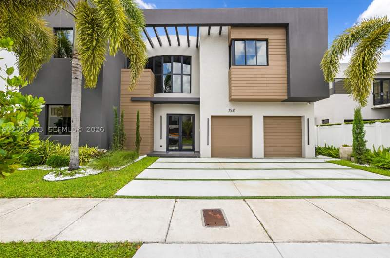 6 bedroom SingleFamilyResidence at 7541 NW 100th Ave, Doral Commons Residential, Doral — photo 2
