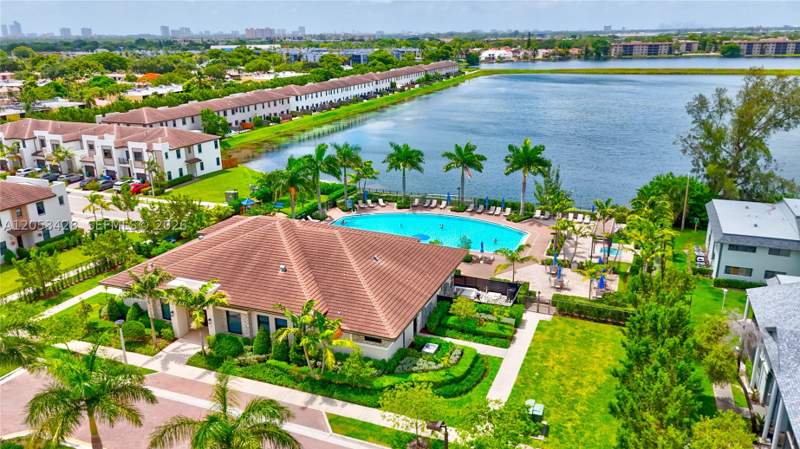3 bedroom Townhouse at 953 NE 211th St, Via Ventura Neighborhood, Miami — photo 4