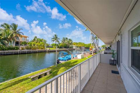2225 NE 123rd St 102, North Miami FL - photo 21 of 34