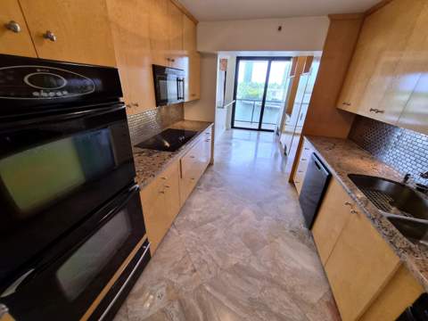 19667 Turnberry Way 4J, Aventura FL - photo 21 of 54