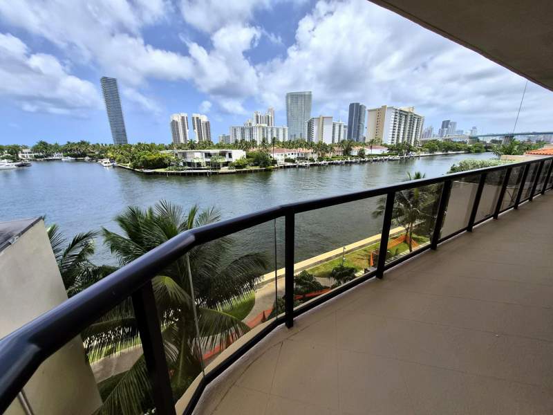 3 bedroom Condominium at 19667 Turnberry Way 4J, Turnberry Isle South Condo, Aventura — photo 3