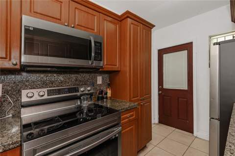 681 NE 1st Pl, Hialeah FL - photo 12 of 27