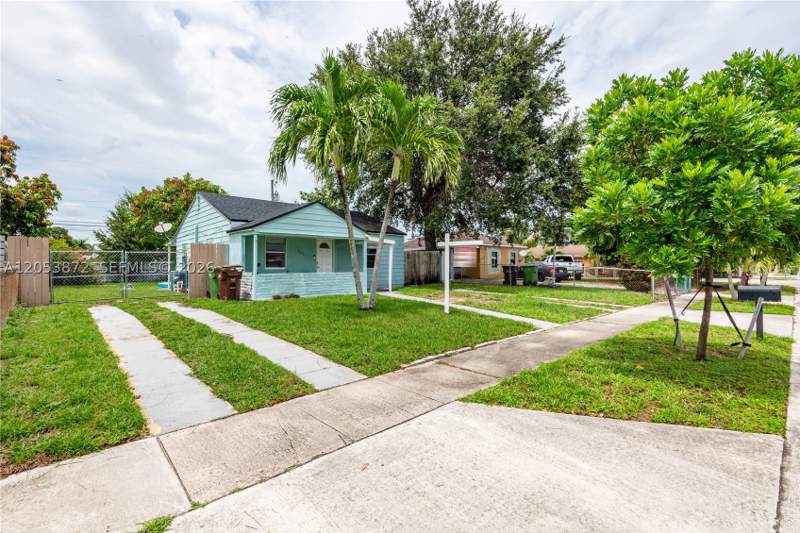 2 bedroom SingleFamilyResidence at 681 NE 1st Pl, Essex Village 4th Addn, Hialeah — photo 2