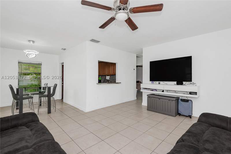 2 bedroom SingleFamilyResidence at 681 NE 1st Pl, Essex Village 4th Addn, Hialeah — photo 3