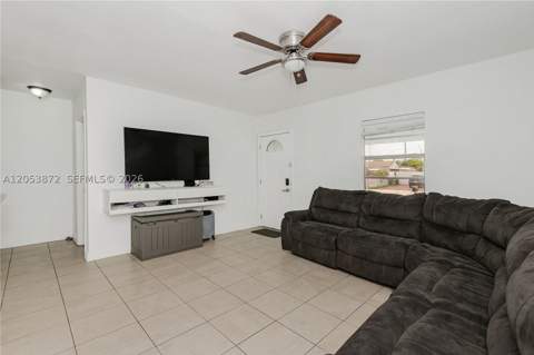 681 NE 1st Pl, Hialeah FL - photo 6 of 27