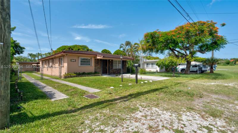 5 bedroom SingleFamilyResidence at 6560 SW 34th St, Coral Villas Rev, Miami — photo 2