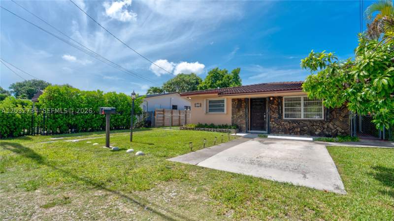 5 bedroom SingleFamilyResidence at 6560 SW 34th St, Coral Villas Rev, Miami — photo 5