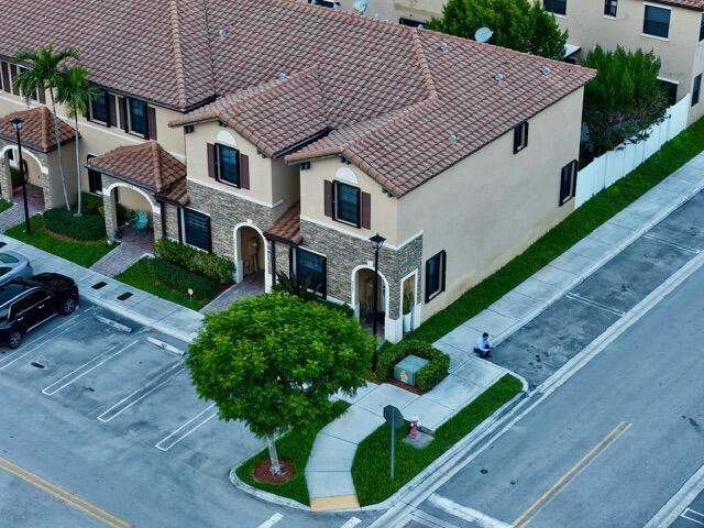 3 bedroom Townhouse at 9207 W 33rd Lane, Bonterra, Hialeah — photo 3