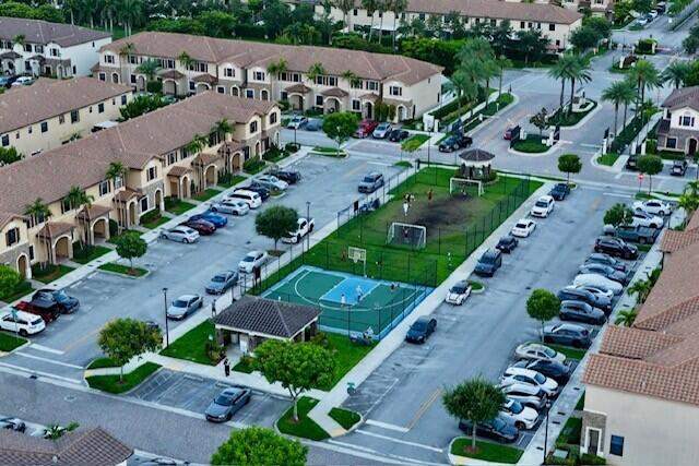 3 bedroom Townhouse at 9207 W 33rd Lane, Bonterra, Hialeah — photo 4