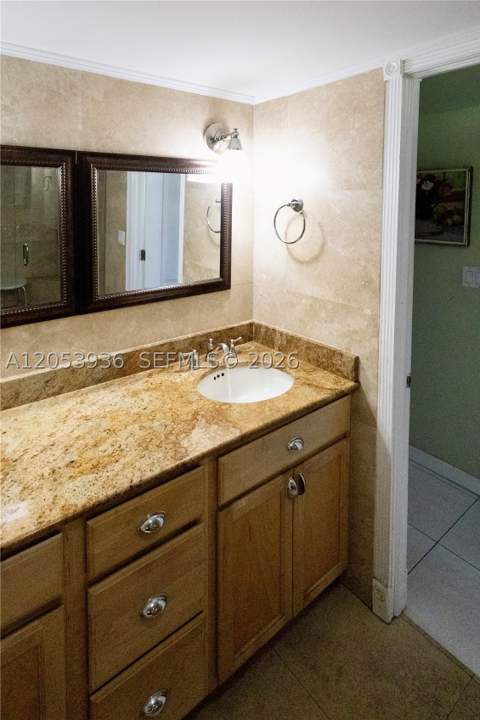 2555 Collins Ave 308, Miami Beach FL - photo 11 of 31