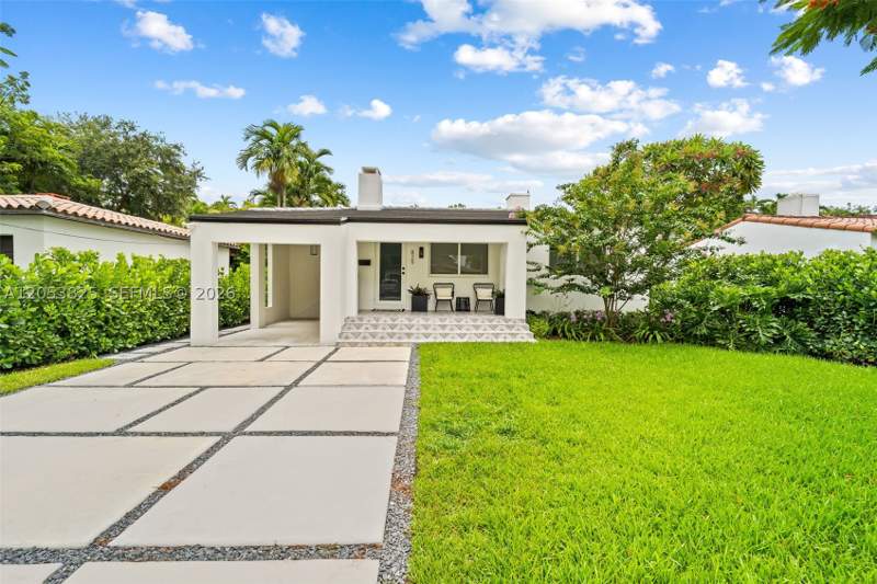 2 bedroom SingleFamilyResidence at 829 Granada Groves Ct, Granada Groves, Coral Gables — photo 2