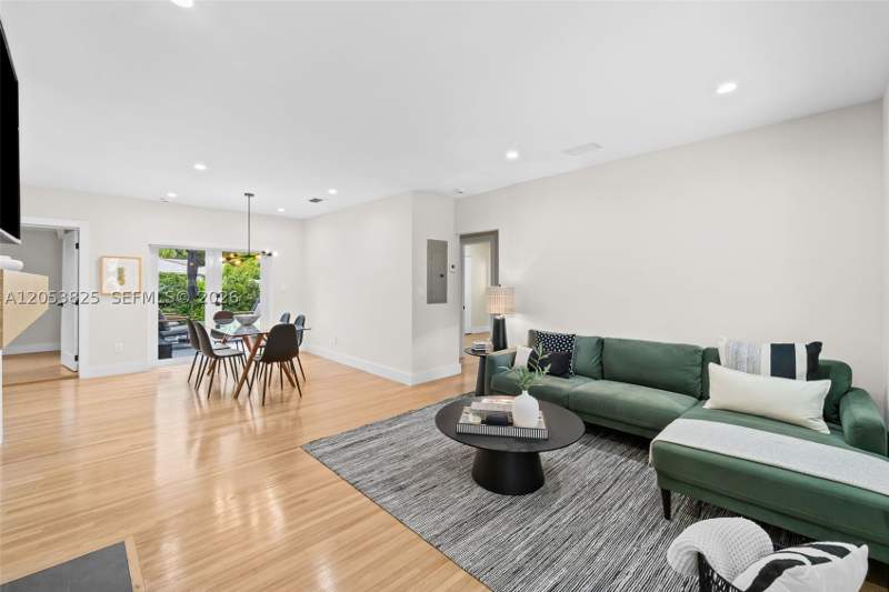 2 bedroom SingleFamilyResidence at 829 Granada Groves Ct, Granada Groves, Coral Gables — photo 3
